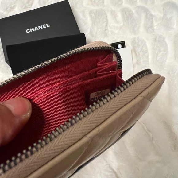 Aged Calfskin Quilted Gabrielle Zip Around Coin Purse Wallet Beige Black - Picture 3 of 7